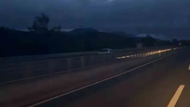 Ters yönde kilometrelerce ilerleyerek trafiği tehlikeye düşürdü