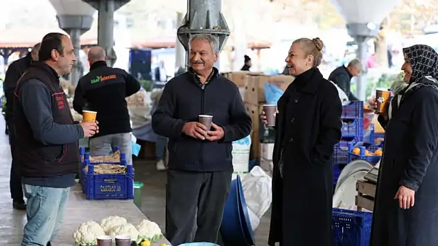 Tezgâhları tek tek ziyaret etti