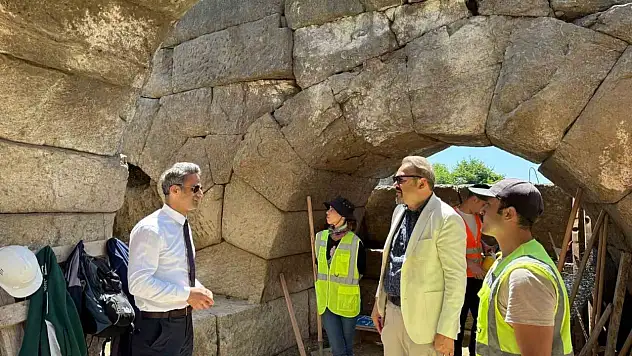 Tios Antik Kenti'ndeki amfi tiyatroda kazı çalışmaları devam ediyor