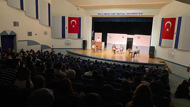 Tiyatro günlerinde salon doldu taştı