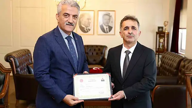 Tuğgeneral Mustafa Tetik'e başarı belgesi