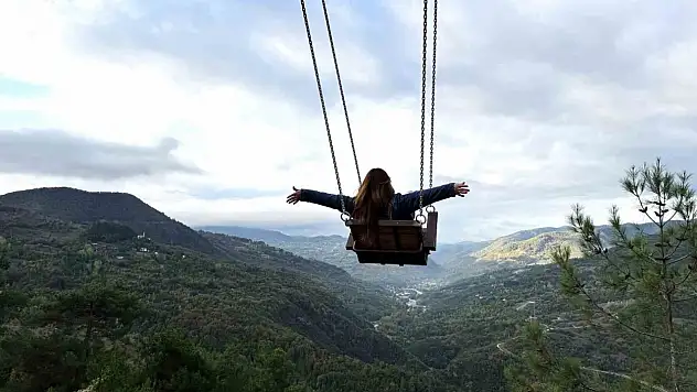 Turistik Karaelmas Ekspresi yolcuları Yenice'nin doğasına hayran kaldı