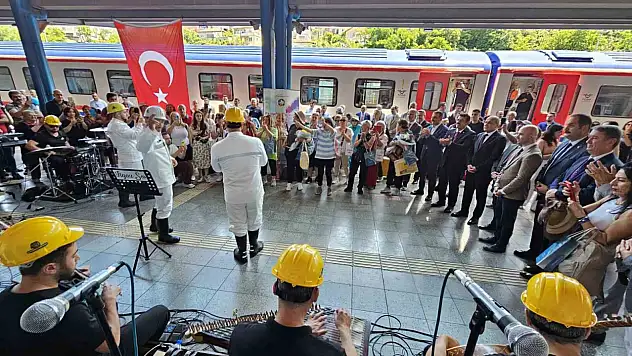 Turistik Karaelmas Ekspresi Zonguldak'a ulaştı