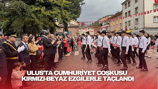 Ulus'ta Cumhuriyet Coşkusu Kırmızı-Beyaz Ezgilerle Taçlandı