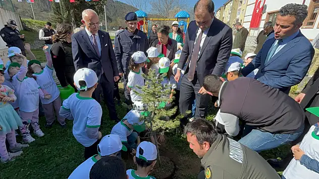 Ulus'ta küçük eller, büyük yarınlar dikti