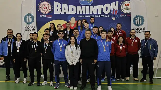 ÜNİLİG Badminton'da Şampiyon BEUN