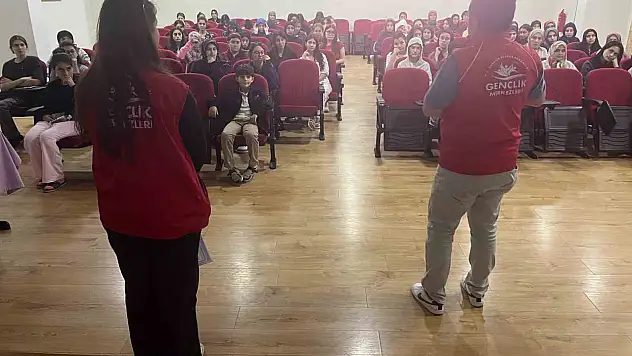 Üniversite öğrencileri gençlik merkezlerine davet edildi