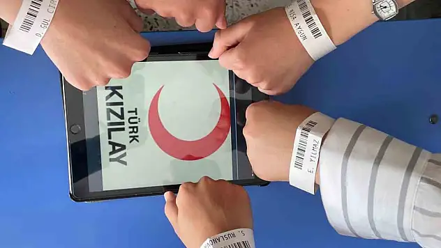 Üniversite öğrencilerinden Kızılay'a destek