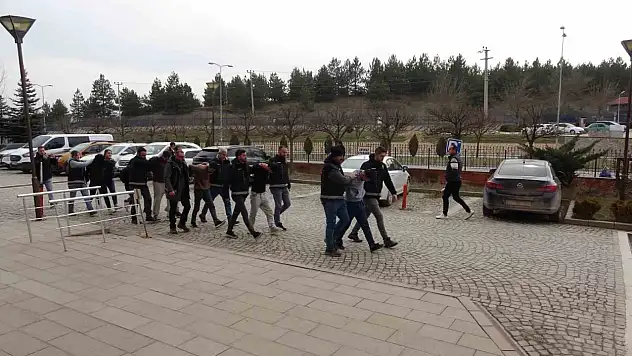 Uyuşturucu operasyonda gözaltına alınan şüphelilerden 3'ü tutuklandı