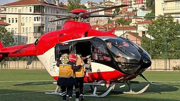 Üzerine kaynar su dökülen bebek için helikopter ambulans havalandı
