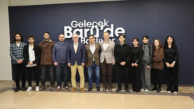Uzun, ÜNİDES projelerini başarıyla tamamlayan öğrencilerle buluştu