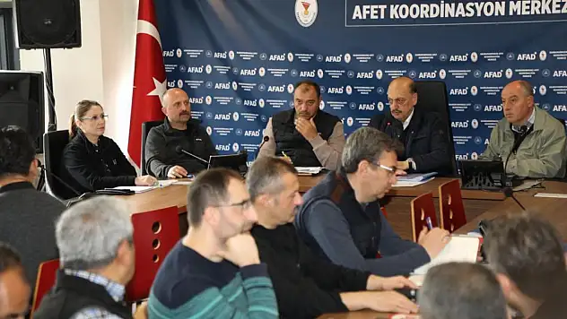 Vali Arslan, Maraş'ta çalışmalarına devam ediyor