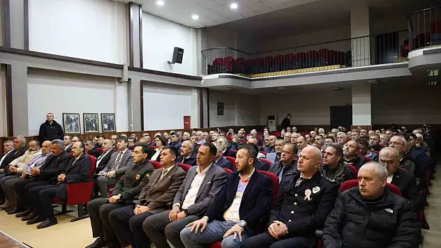 Vali Hacıbektaşoğlu, muhtarlarla buluştu