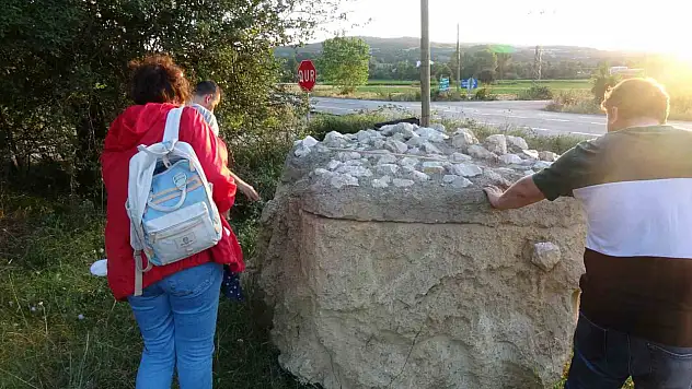 Vatandaş lahit mezar sandı, üzerine beton dökülmüş kayaç çıktı