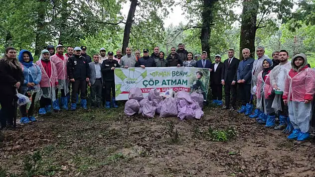 Yağmur çamur demeden ormanda çöp topladılar