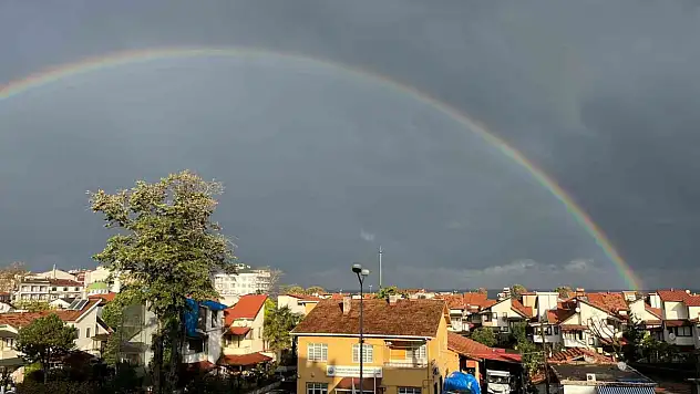 Yağmur sonrası beliren gökkuşağı görsel şölen oluşturdu