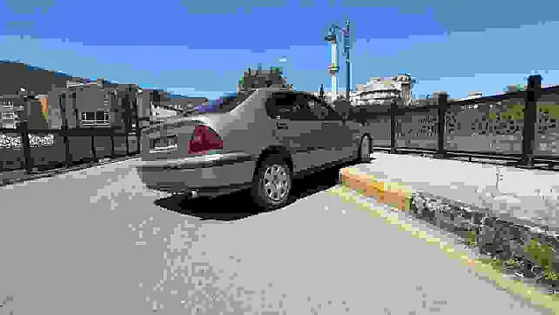 Yayaya çarpan sürücü otomobilini bırakıp kaçtı