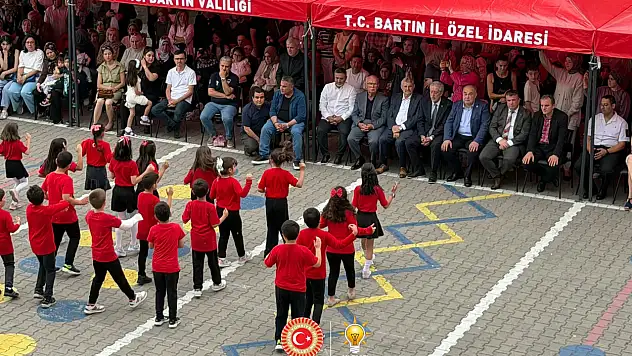 Yıl Sonu Şenliğinde Renkli Görüntüler