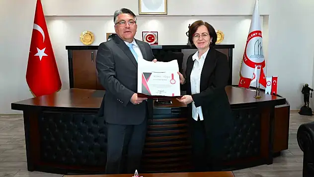 YÖKAK ve MÜDEK Değerlendiricisi Yalçınkaya'dan Rektör Özölçer'e ziyaret