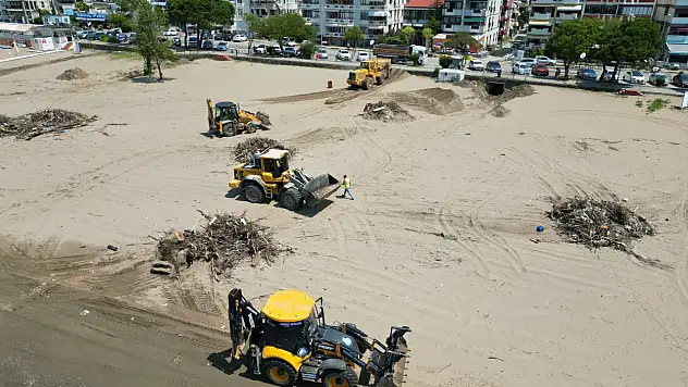 Yüzlerce kamyon dolusu çöp çıkıyor