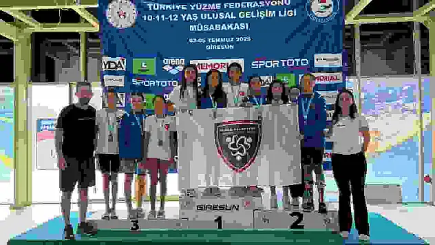 Yüzme sporunda toplam 14 madalya geldi