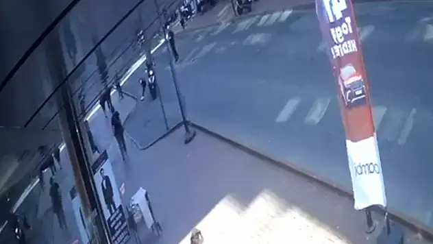 Zonguldak'ta 10 yaşındaki çocuğa motosikletin çarpma anı kamerada