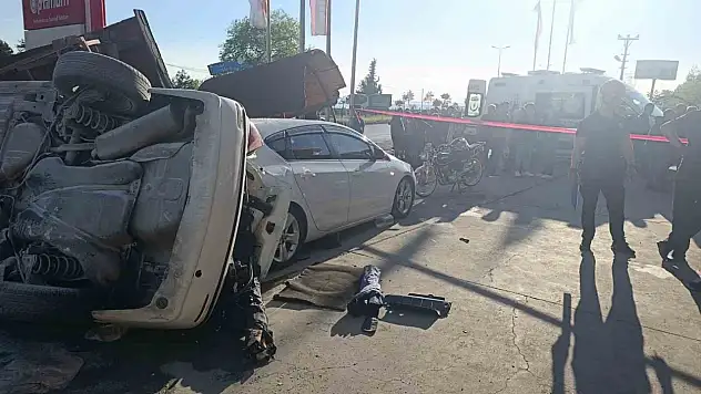 Zonguldak'ta akaryakıt istasyonuna dalan otomobil dehşet saçtı: 5'i çocuk 6 yaralı