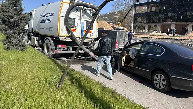 Zonguldak'ta belediye aracının karıştığı zincirleme kazada 4 kişi yaralandı
