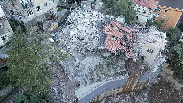 Zonguldak'ta bina faciasının boyutu gün ağarınca ortaya çıktı: 7 bina tahliye edildi