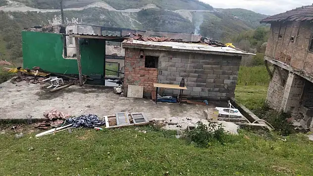 Zonguldak'ta çıkan yangın yaşlı çiftin evini küle çevirdi