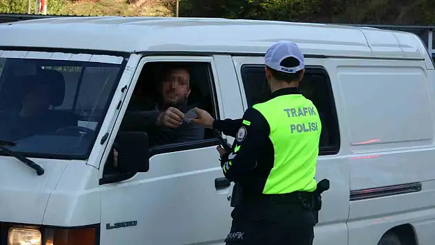 Zonguldak'ta eş zamanlı trafik denetimi: Kurallara uymayan sürücülere ceza