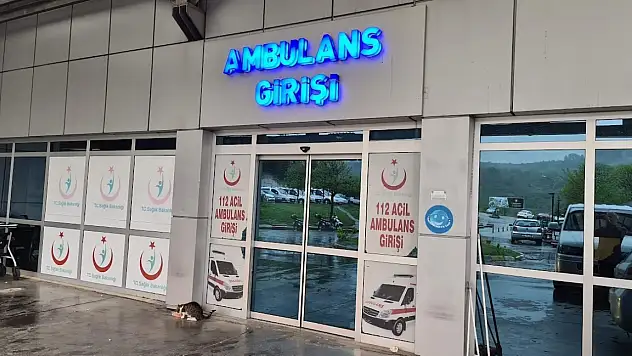 Minibüs motosikletle çarpıştı: 17 yaşındaki sürücü ağır yaralandı