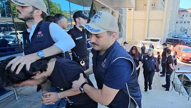 Zonguldak'ta terör örgütü operasyonunda tutuklanan 3 öğrenci hakim karşısında