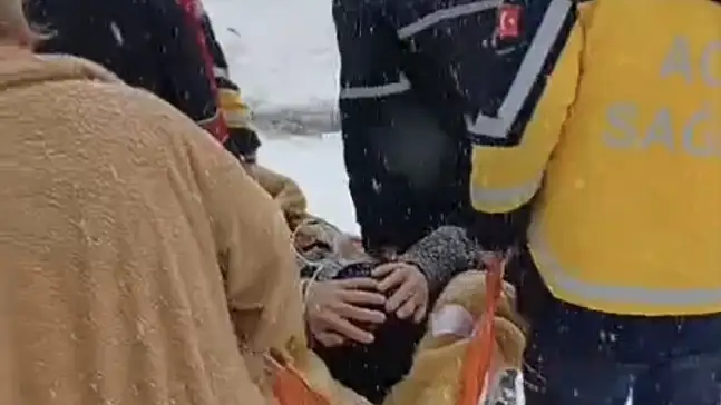 Sağlık ekipleri 72 saat içerisinde karda mahsur kalan 265 hastaya ulaştı