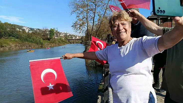 Cumhuriyet coşkusu kanolarla Bartın Irmağı'na taşındı