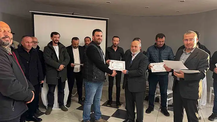 8 saatte Kur-an okumayı öğreniyorlar