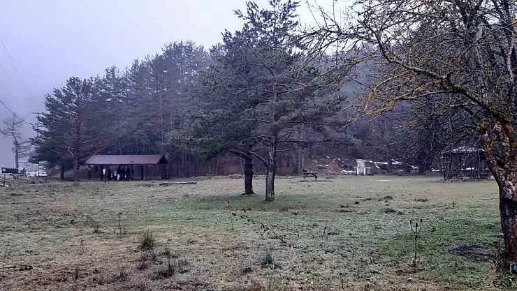 Abant Gölü'nde ziyaretçilere yağmur sürprizi