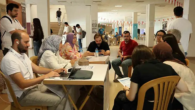 Aday öğrenciler Düzce Üniversitesini tanıdı