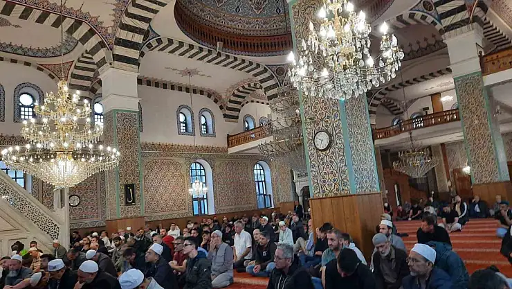 Aileler sabah namazında buluştu