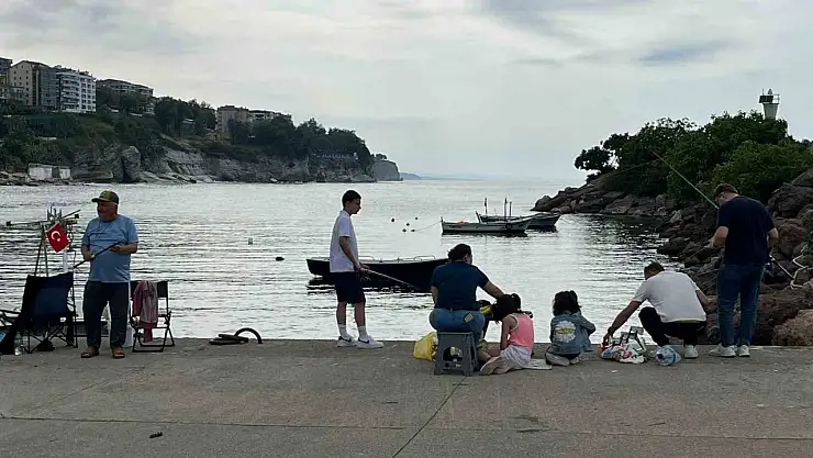 Akçakoca'da olta balıkçılığına yoğun ilgi
