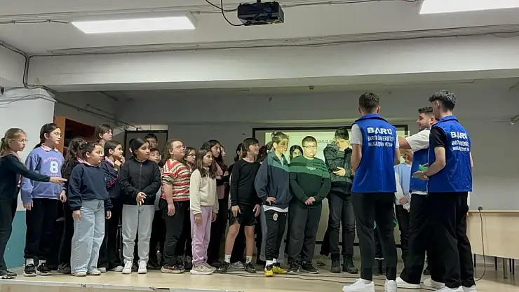 Akran zorbalığına dikkat çektiler