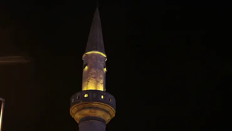 Akşam ezanı bu kez erken değil geç okundu