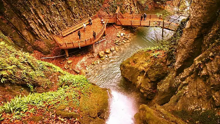 Aktaş şelalesinin doğal güzelliği paylaşıldı