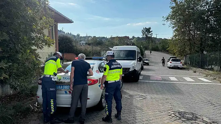 Alaplı'da jandarma ekiplerinden okul servislerine sıkı denetim
