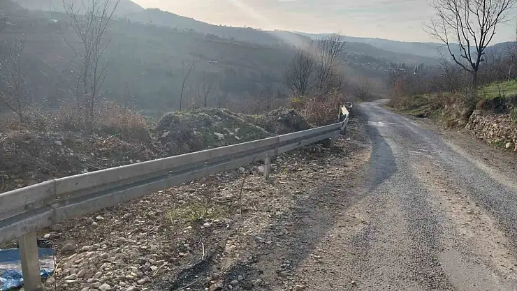 Alaplı'da tehlikeli yollara çelik bariyer yerleştiriliyor
