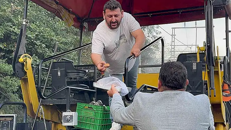 Yol çalışmasına baklavalı teşekkür