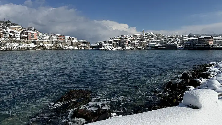 Amasra kar beyaza büründü