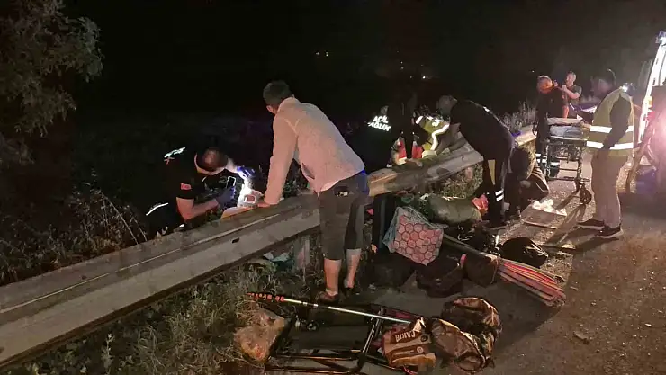 Anadolu Otoyolu'nda feci kaza... Tır, minibüse arkadan çarptı: 7 yaralı