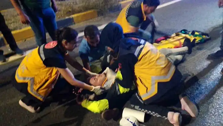 Ani fren yapan otomobil nedeniyle motordan düştü: 1 yaralı