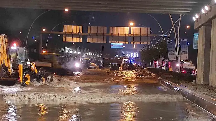 Ankara'da sağanak yağış su baskınlarına neden oldu